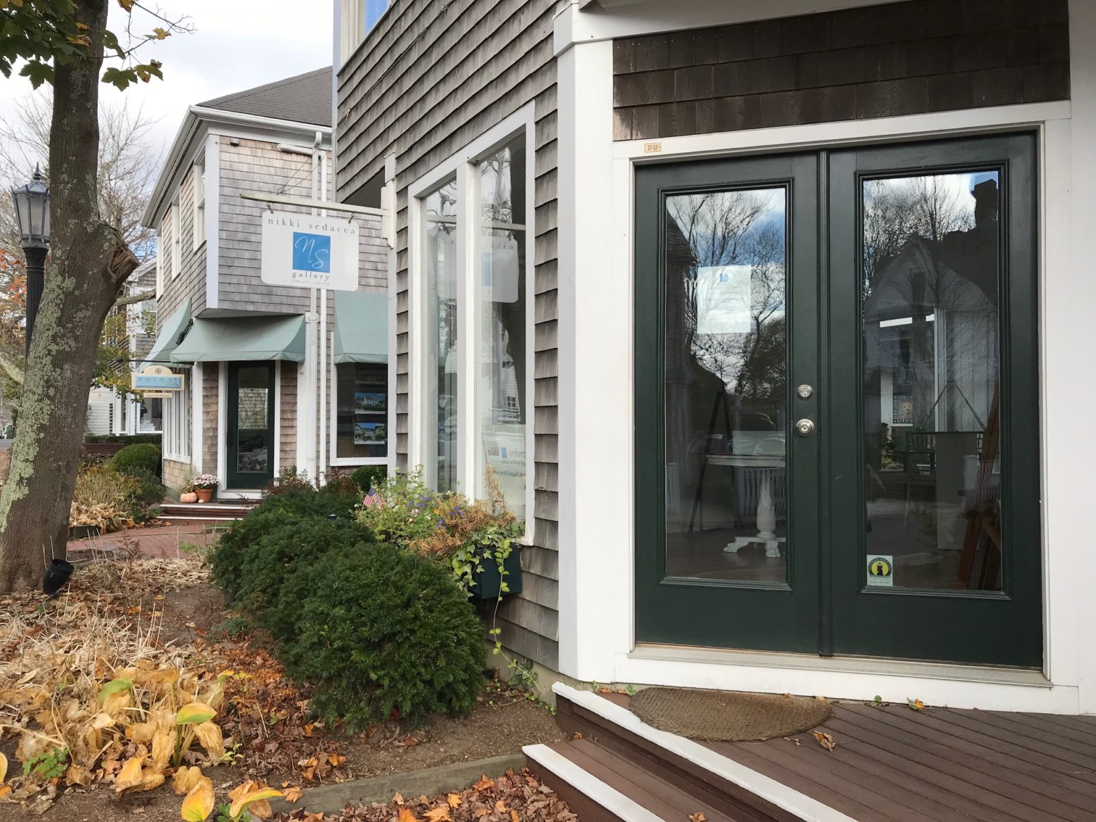 Nikki Sedacca Gallery In Edgartown Becomes Martha's Vineyard Teddy Bear Suite Home For 2019